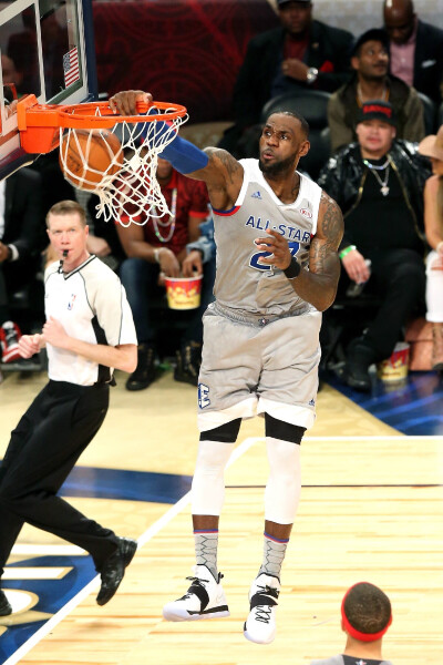 打出首个里 打出首个里